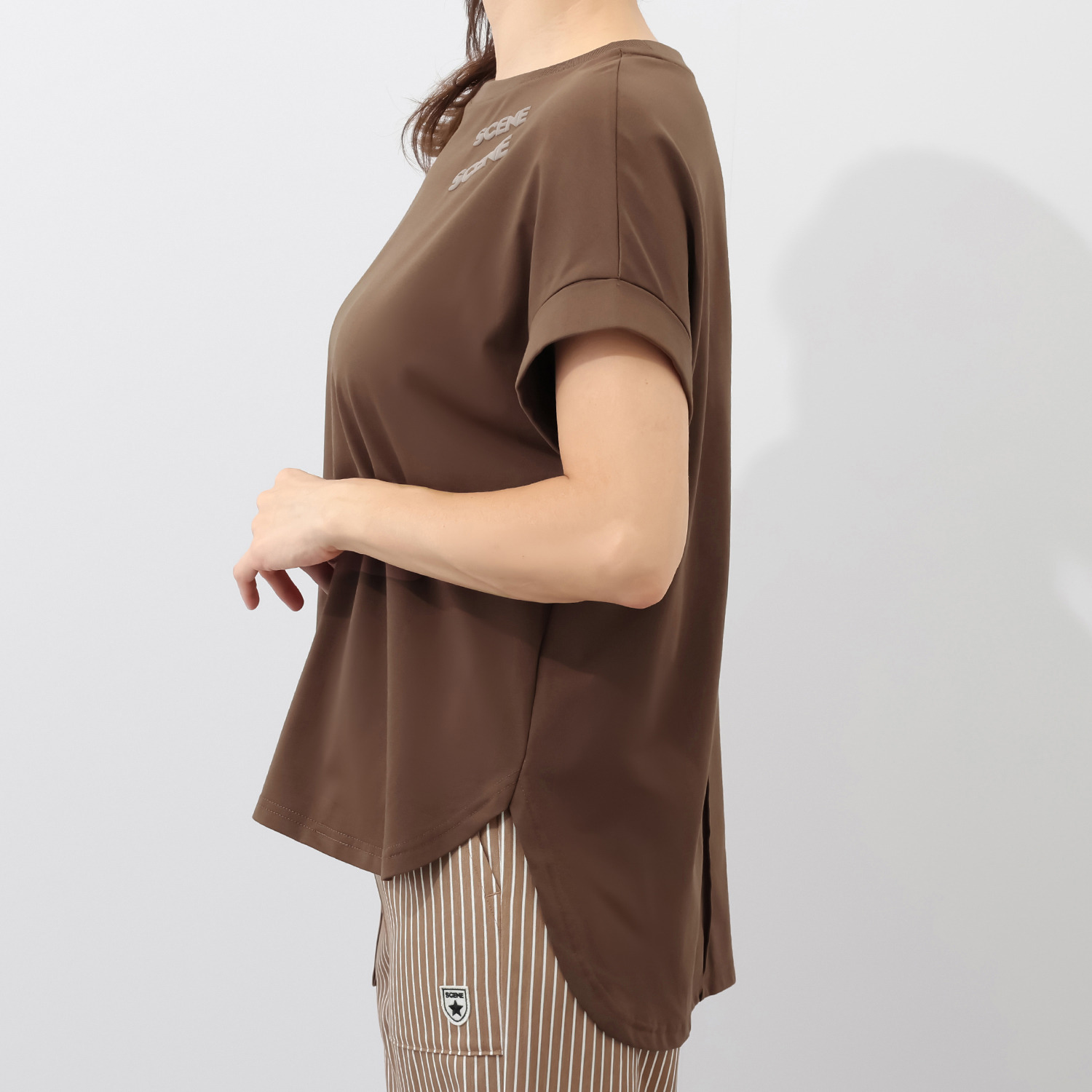 シーン さらりとした肌当たりの 半袖ロゴＴシャツ