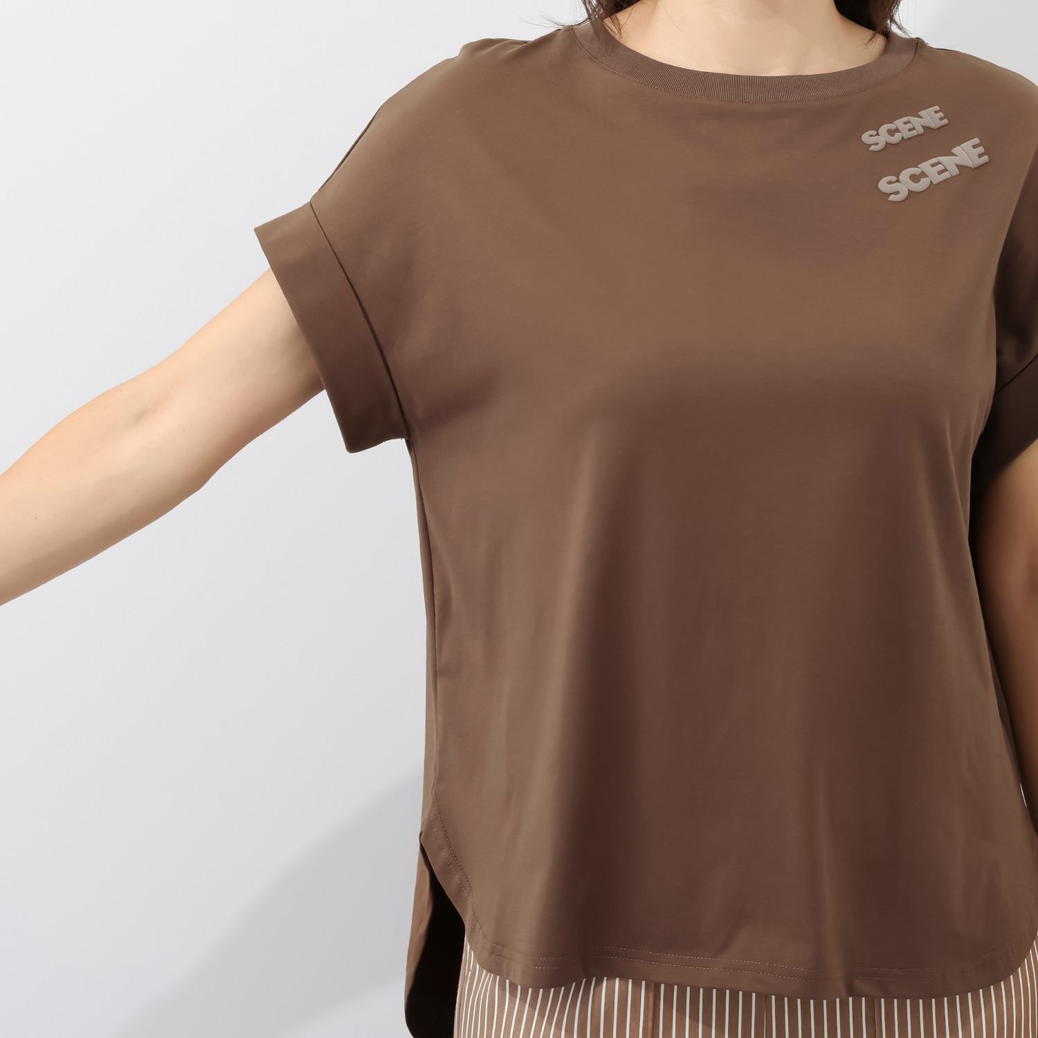 シーン さらりとした肌当たりの 半袖ロゴＴシャツ