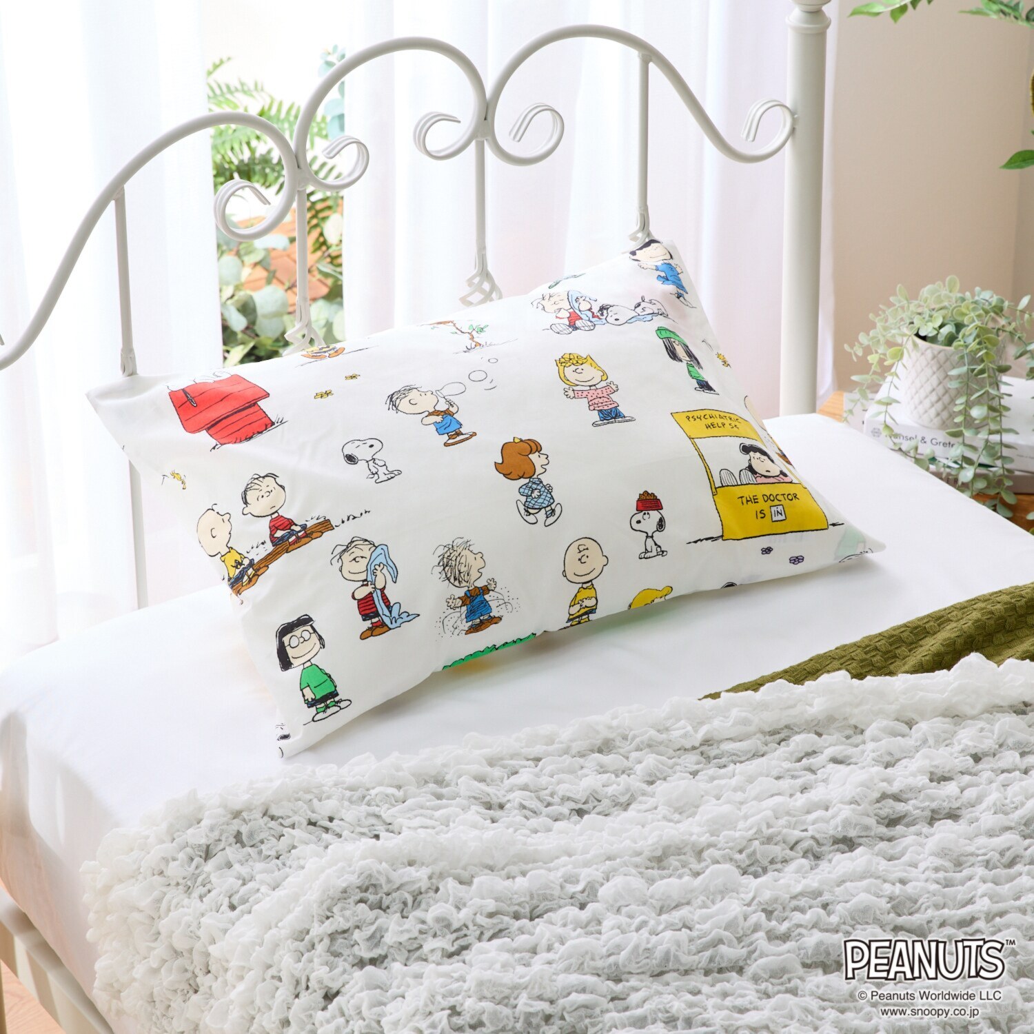 スヌーピー ＰＥＡＮＵＴＳ　ＧＡＮＧ 綿１００％ ピローケース 同色２枚セット