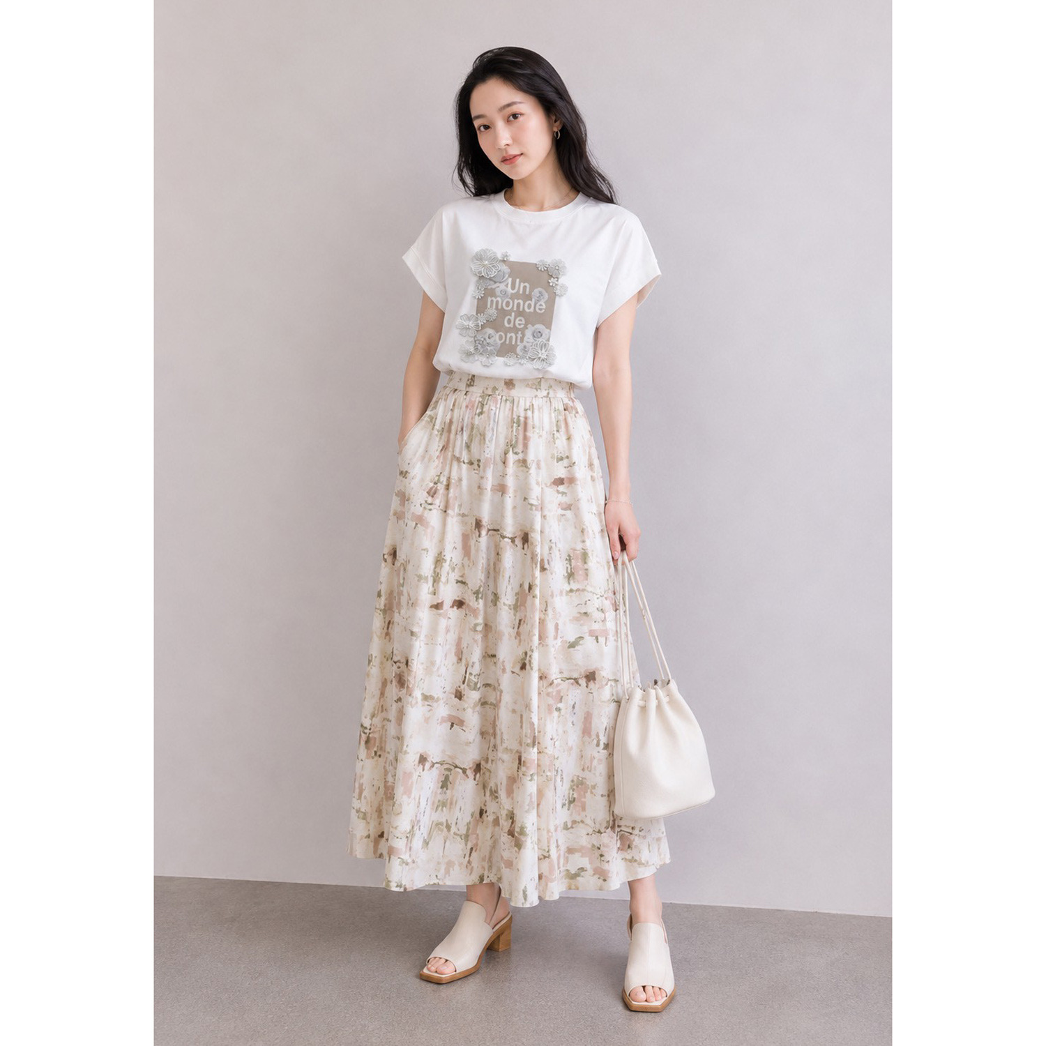 モン　エラン 品よく映えて パッと華やぐ！ デザインＴシャツ