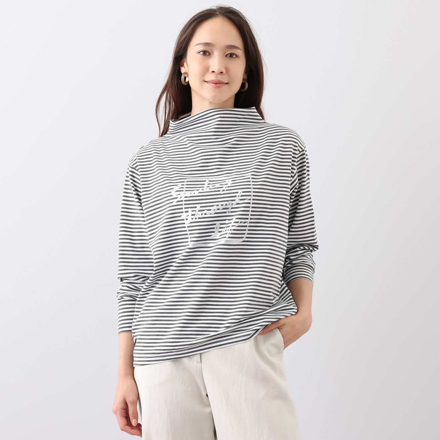 ウノ・ウノ・ドゥーエ オリジナルロゴ モックネックＴシャツ