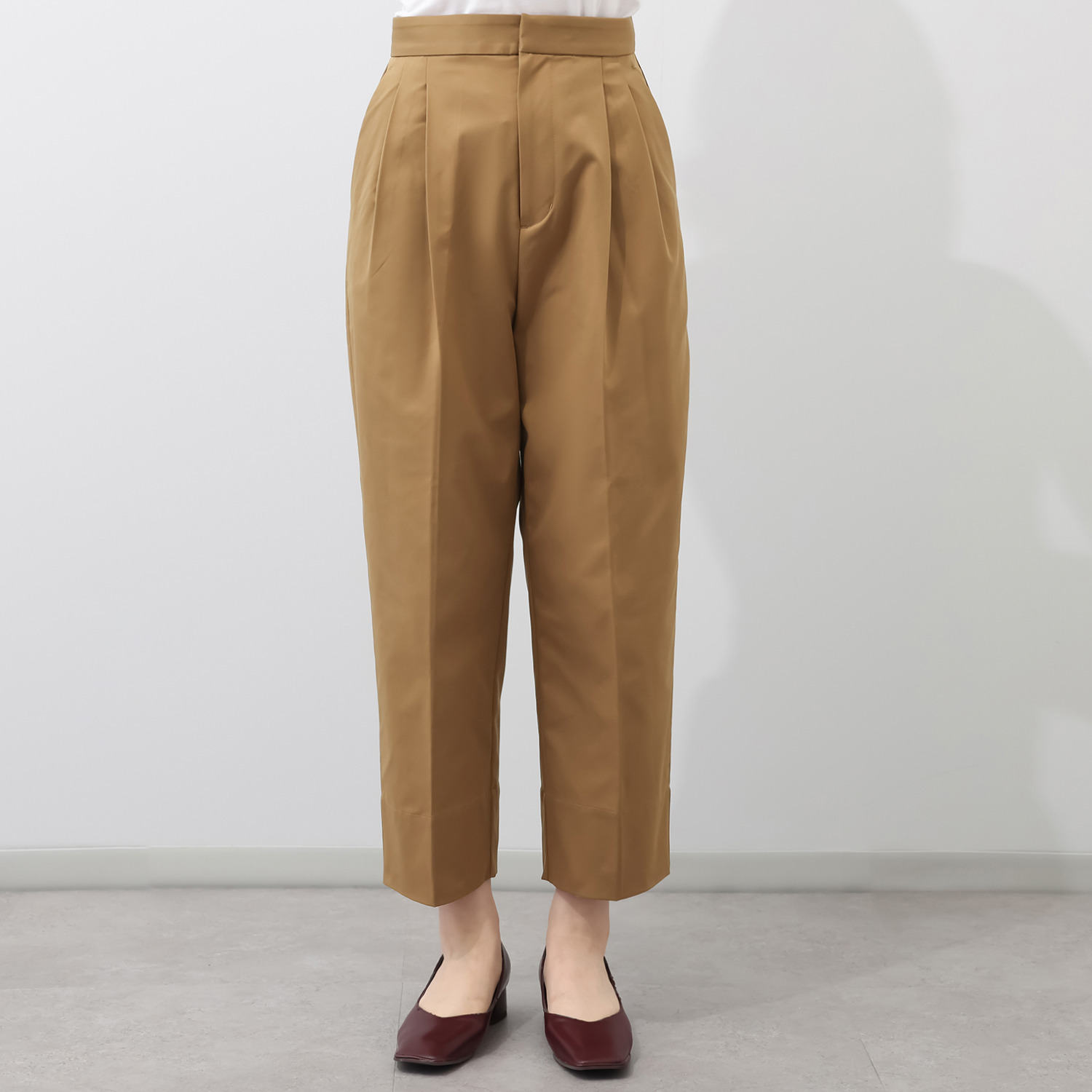 ラ　ヴァーグ　デトワール はくだけで今どき風 楽なウエストゴムで センターラインありの ２タックバレルパンツ