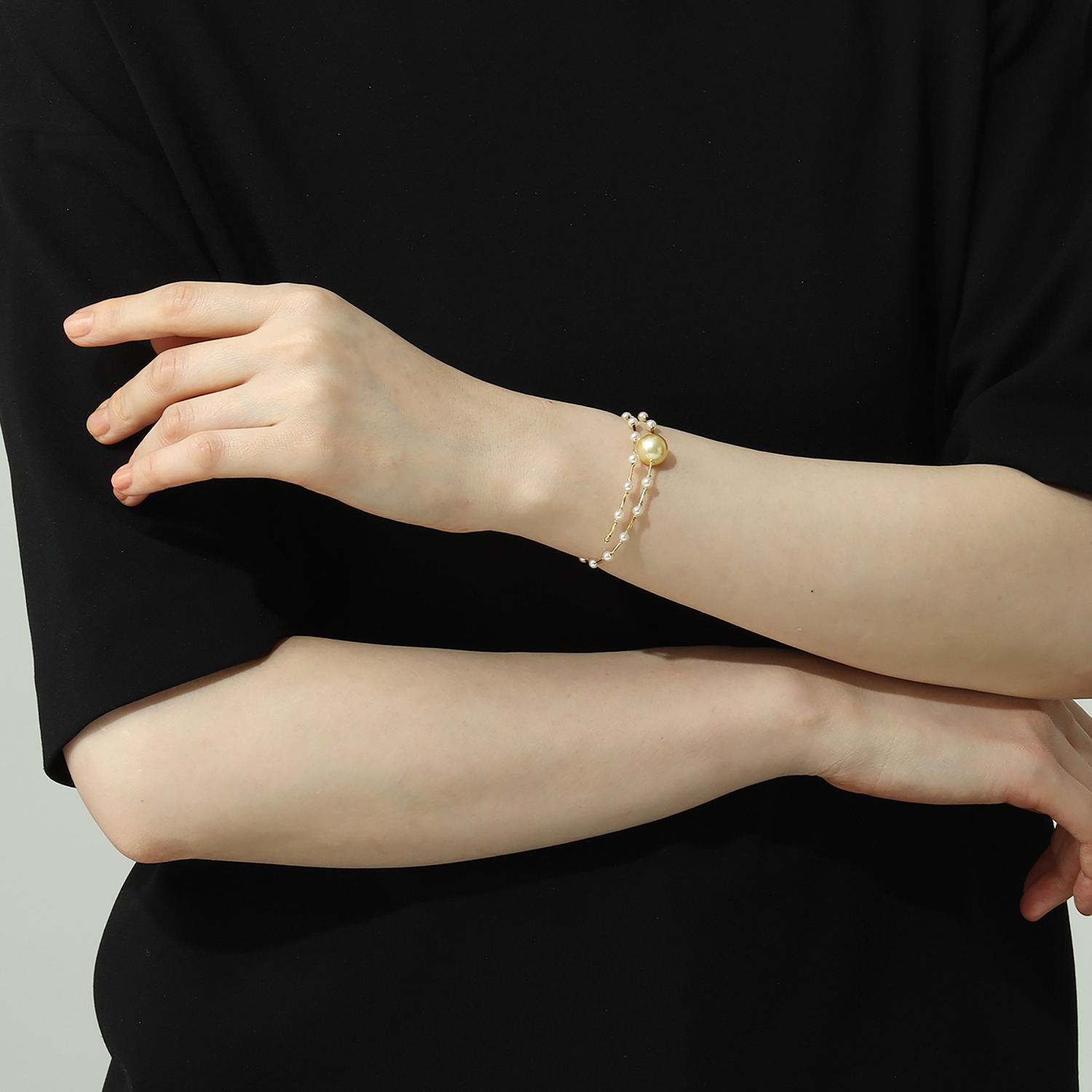 ジュペレ　ジョーヌ １８Ｋ ゴールデン白蝶パール＆ 国産ベビーアコヤパール フレキシブルバングル