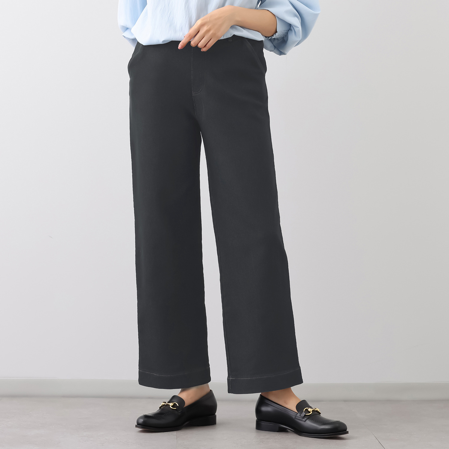 アトリエール コットンパイルデニム ストレッチ ワイドストレートパンツ ＜股下７０ｃｍ＞
