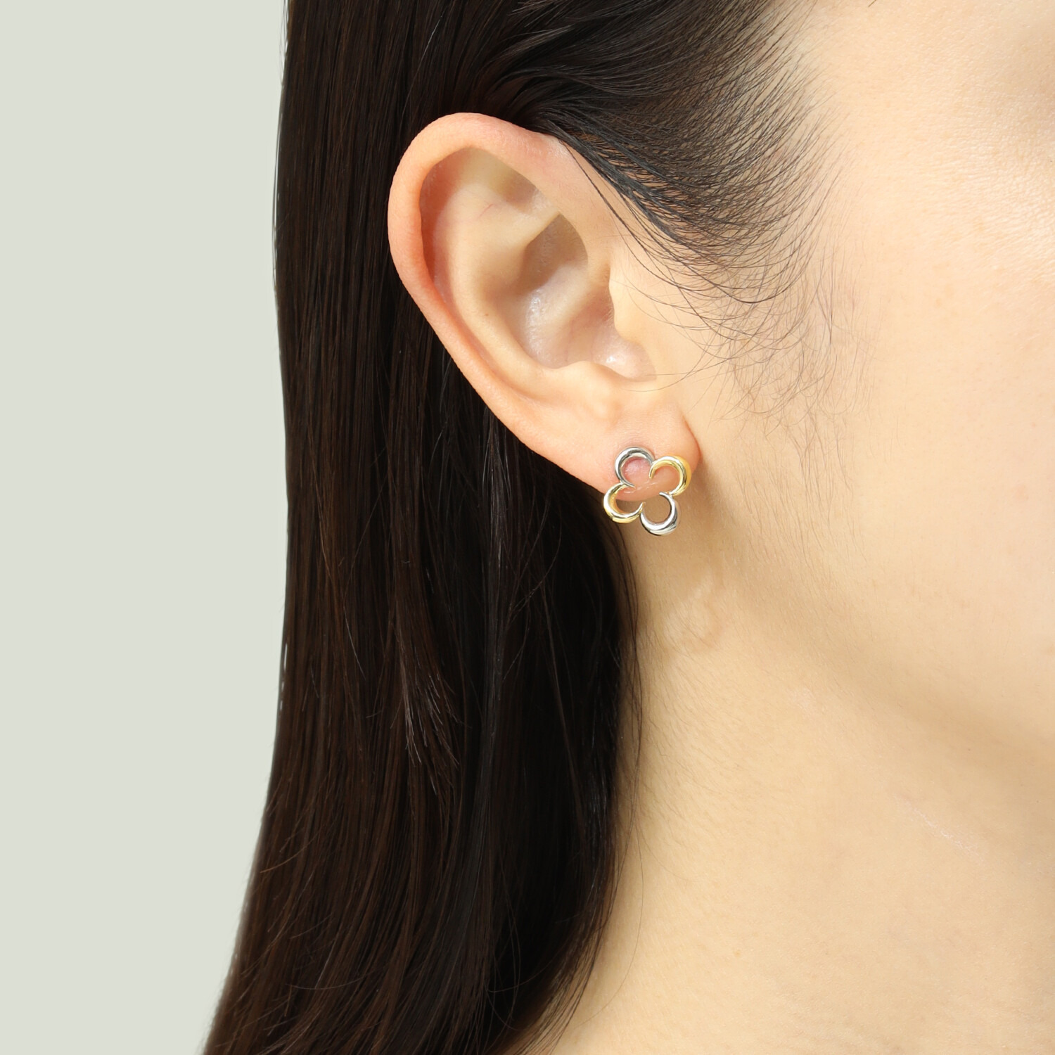 オロリナ １８Ｋ＆プラチナ９００ ルミナフラワー ピアス