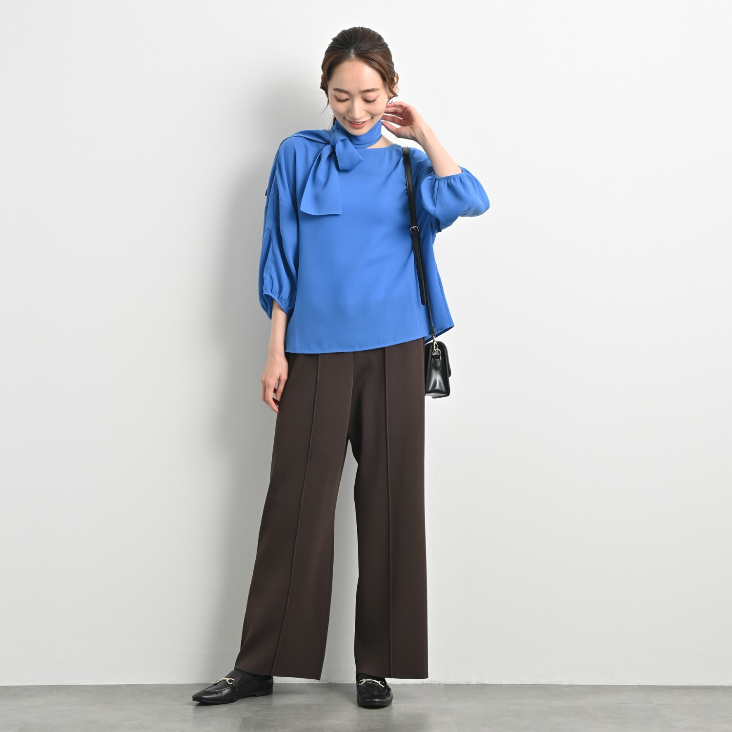元町ゼラール 抜群のはき心地！ きれい見えニット素材 センターシーム入り ストレートパンツ