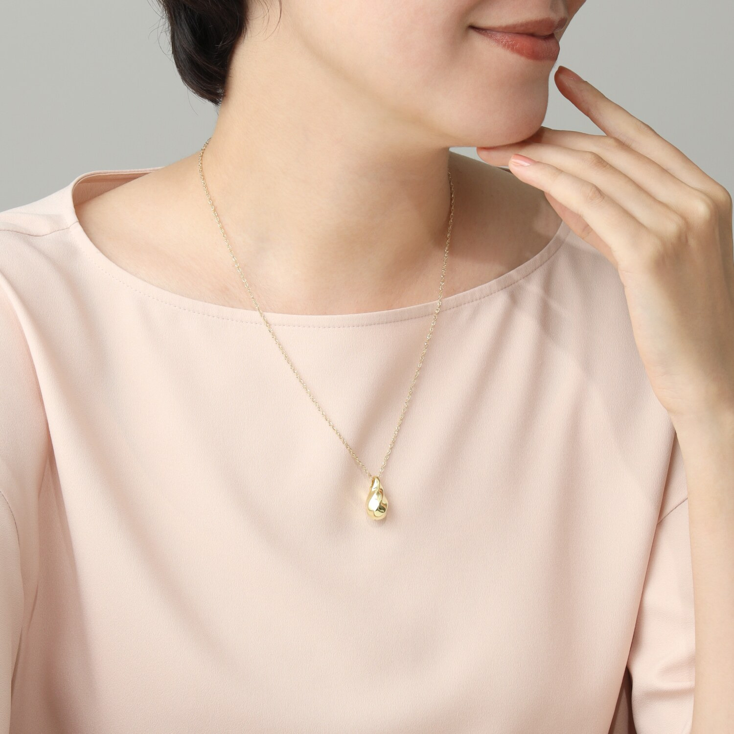 アルテッロ １８Ｋ ツイストドロップ ペンダントトップ
