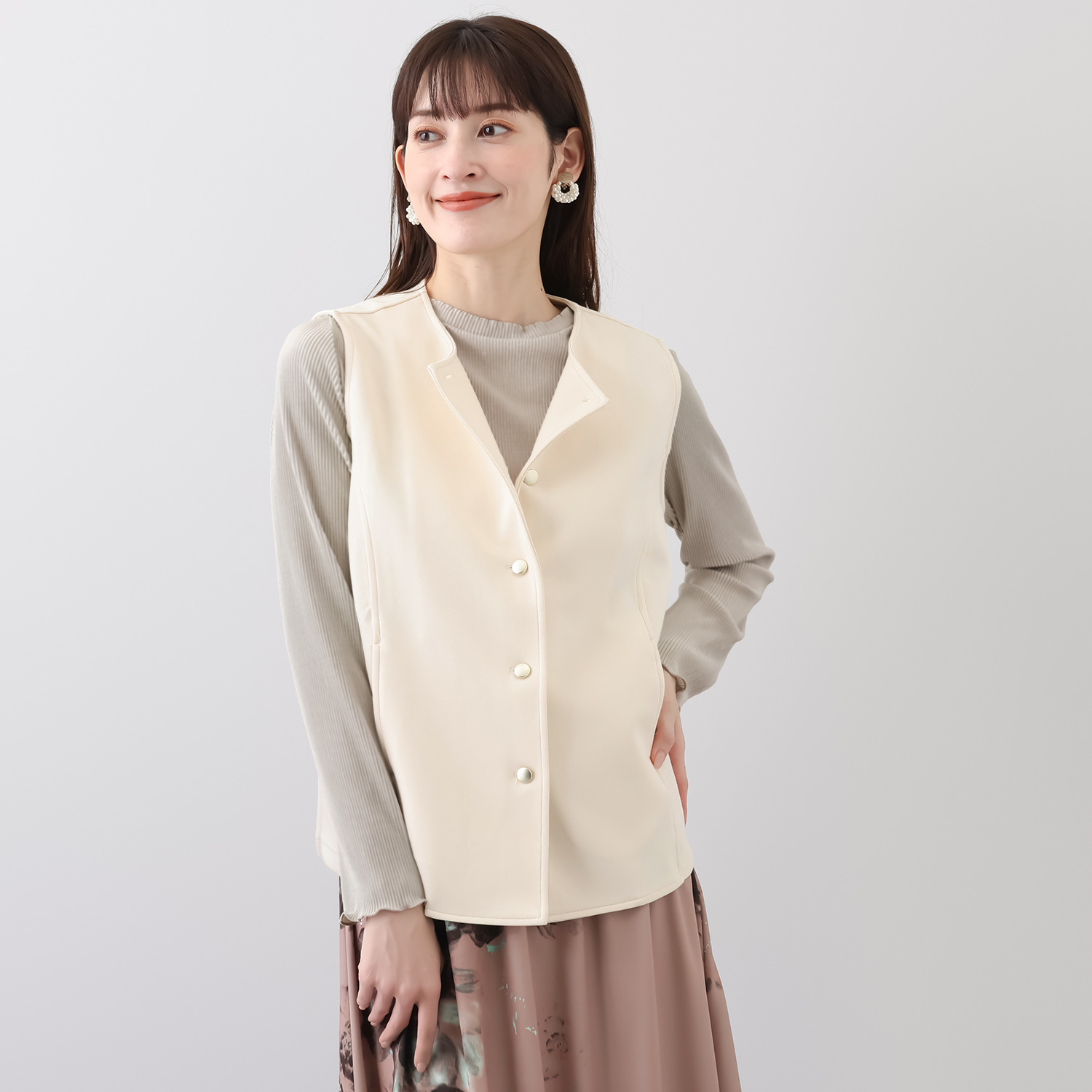 フーア ストレッチポンチ ボタンアクセント ジレ