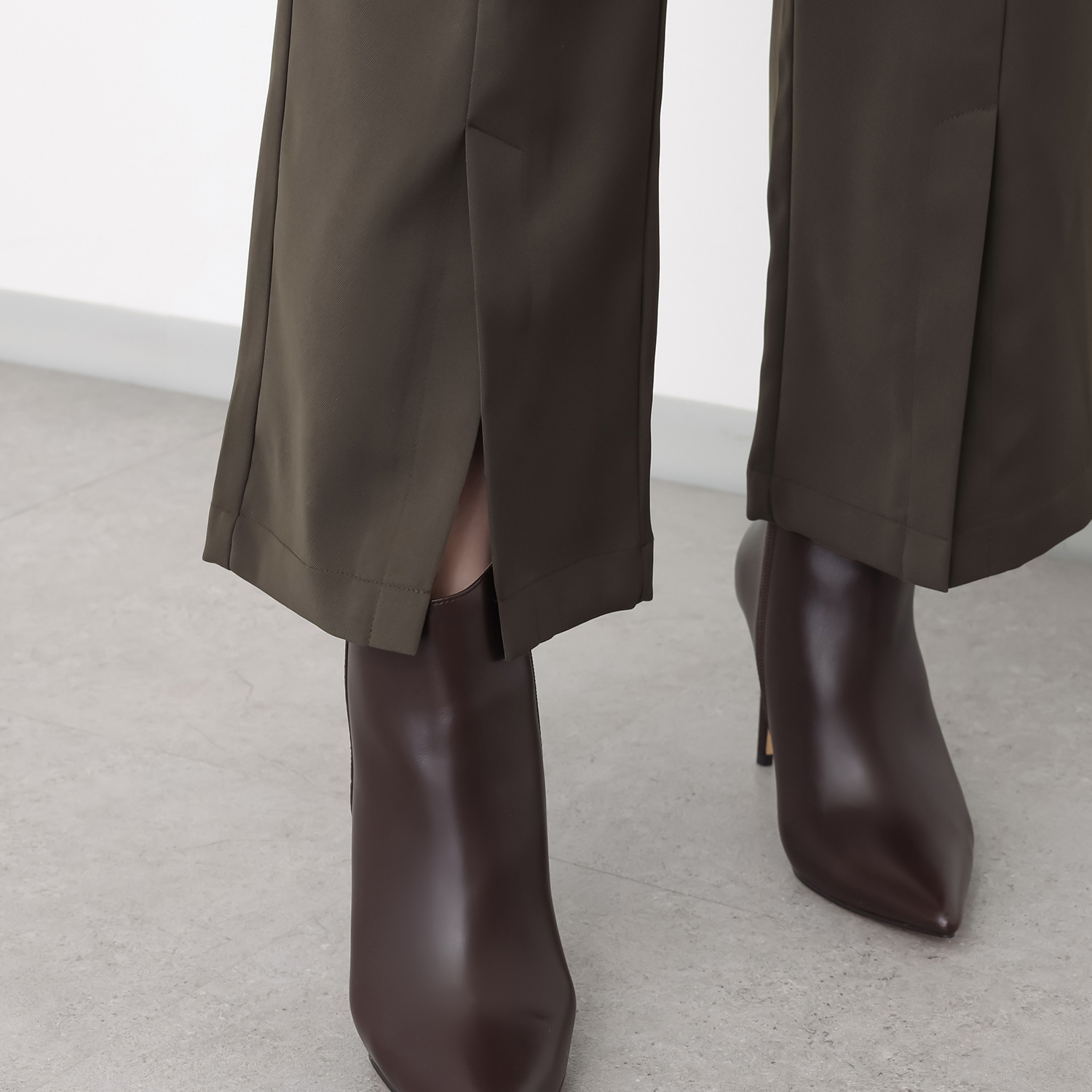 エル　ステュディオ フロントスリット パンツ