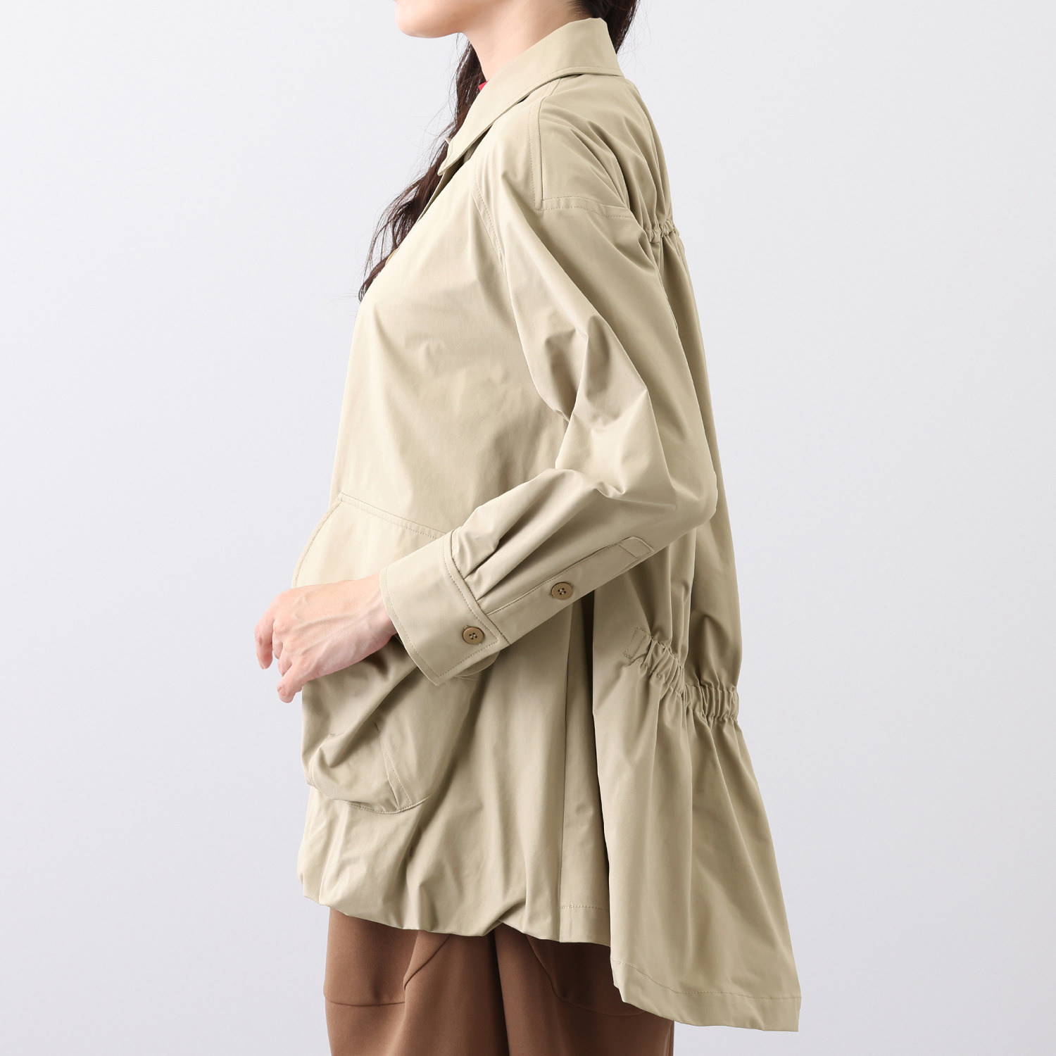 ヒロコ　デシネール ビッグポケットと 背中のギャザーが美しい ちょこっとモードな バルーンジャケット