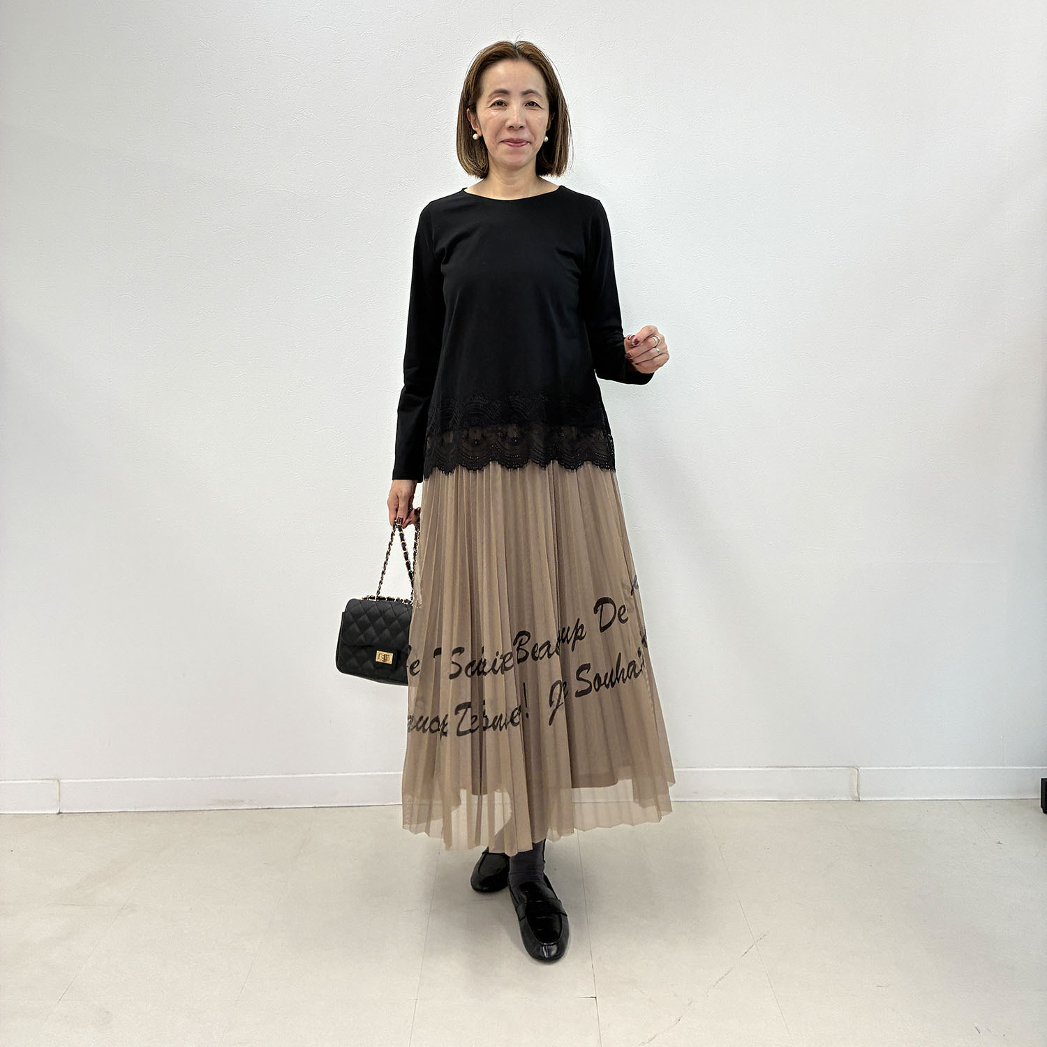 アペーナ シアープリーツ ロゴ入りスカート