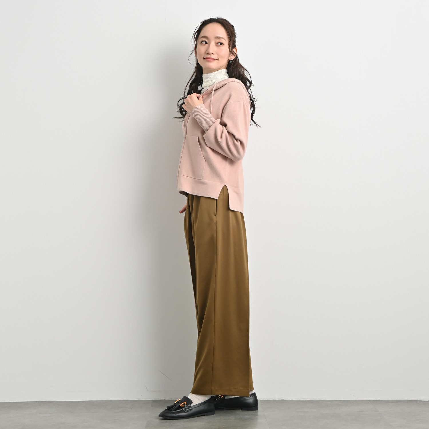 元町ゼラール とろみ＆きれい見えサテン ストレートパンツ