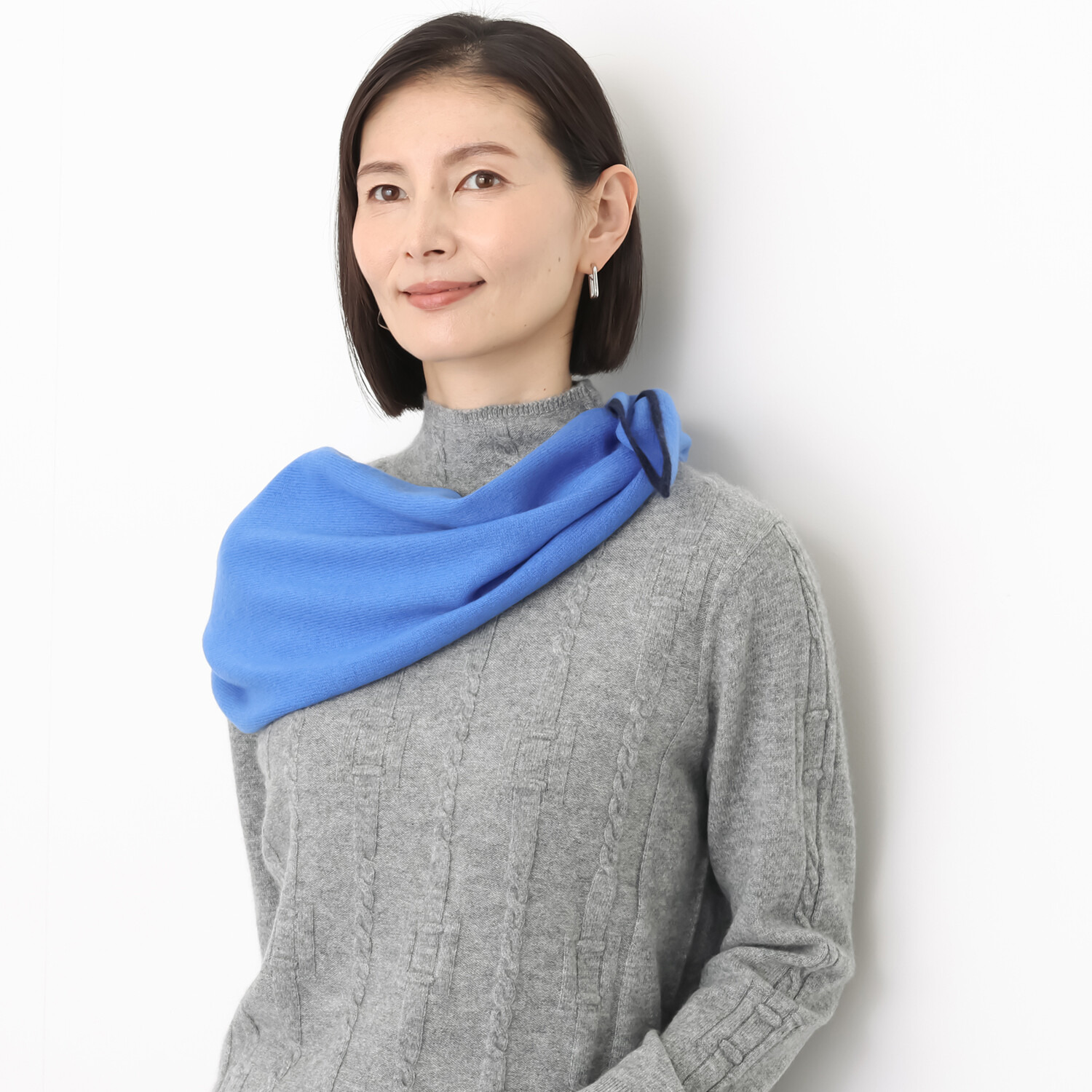 アズイズ　ビーマイセルフ バイ　ネイチャーズ モンゴルカシミヤ１００％ 配色使い 剣先型ニットスカーフ
