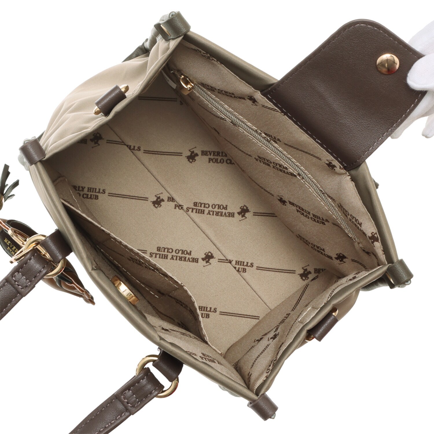ビバリーヒルズ ポロクラブ ホースチャーム付 はっ水 外出にちょうど良い 軽量縦型ショルダーバッグ